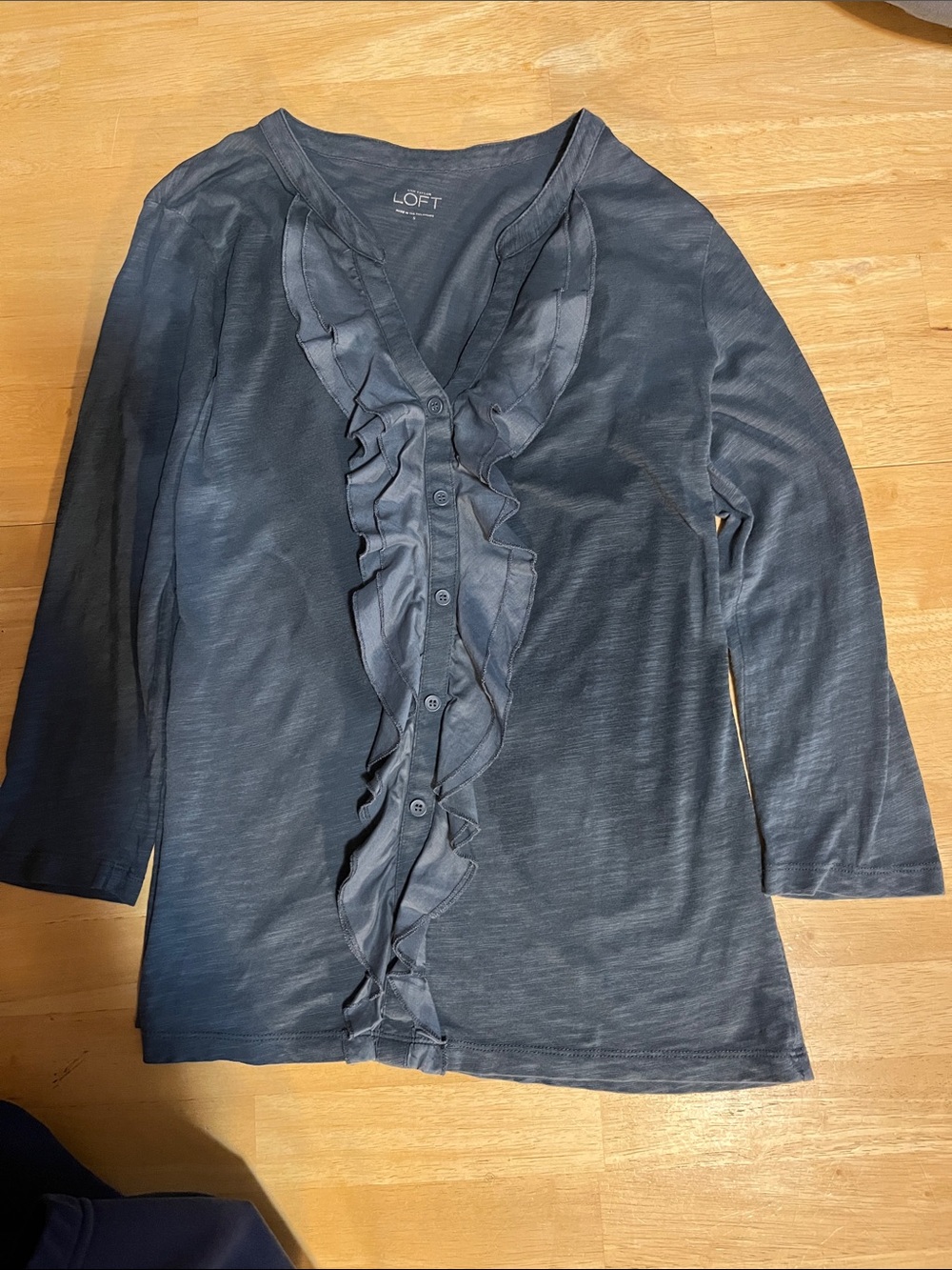 LOFT Women’s Gray Ruffle Button Details Top 3/4 Sleeve Size Small